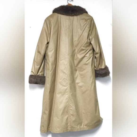 London Fog women's trench coat with fur trimming and lining tan Size: Pe… - Picture 2 of 9